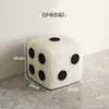 Puff de tecido pequeno e baixo para uso doméstico, banqueta quadrada pequena para mesa de centro, banqueta de sofá de luxo leve, apoio para os pés, banqueta criativa em forma de dado para trocar de sapatos
