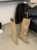 Botas de tacón de bloque con punta estilo coreano para mujer, nuevo modelo 2026, gamuza, adelgazantes, realzan la altura, estilo británico, pantorrilla ancha, tacón grueso, botas de montar