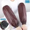 Mangas de Cuero Impermeables Resistentes al Desgaste Engrosadas Estilo Extendido para Hombres y Mujeres Adultos Sobremangas de Cuero Suave a Prueba de Aceite Mangas de Trabajo para Lavar Platos