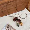 Colar geométrico de madeira marrom minimalista, pingente artístico de contas de madeira trançadas em rattan, corrente para suéter, gargantilha de bolota