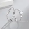 Anéis de Casal Galáxia Brilhante: Anel Aberto Mobius com Design de Nicho Fashionável de Luxo Leve Cravejado de Diamantes com um Toque de Alto Padrão para Mulheres