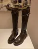 Botas largas de cuero lavado super suaves con pliegues para mujer, nuevo modelo 2026, con hebilla de cinturón, tacón grueso, ajuste ceñido, botas de montar de caña alta con suela gruesa