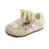 Tênis de Treino Ins para Crianças 2026 Primavera e Outono Novo Estilo Coreano Sapatos com Estampa de Flores para Meninas Sapatos Esportivos Casuais de Solado Macio