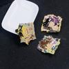 Periféricos de Animación Jojo's Bizarre Adventure Kujo Jotaro Kujo Xu Lun Lucha Oriental Ayuda Insignia de Broche Metálico