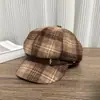 Gorra Octogonal de Cuadros Retro Británica Estilo Japonés y Coreano para Mujer Otoño e Invierno 2026 Gorra de Periódico Versátil Casual con Hebilla de Cuero para Adelgazar el Rostro