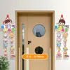 Decoración de puerta de aula para la temporada de apertura de escuela primaria y jardín de infantes con cortinas coloridas horizontales para crear un ambiente festivo durante la ceremonia de apertura.