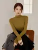 Camisa básica branca de gola alta pequena para mulheres, adequada para primavera, outono e inverno, feita de tecido térmico, corte justo, valoriza a silhueta, com ombros normais, top camiseta de manga longa