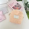 65223 Bolsa de Armazenamento Acolchoada com Cordão Temática de Amor com Fechamento de Cordão em Cor Contrastante, Bolsa Organizadora de Cosméticos e Batom Suave e Portátil