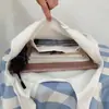 Bolsa de Lona de un Solo Hombro de Gran Capacidad para Mujer al por Mayor, Bolsa de Compras Simple y Fresca, Disponible para Dropshipping y Personalización