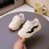 Zapatos de Caminar Mágicos de Velcro para Niñas de Primavera y Otoño, Zapatos Casuales Antideslizantes de Suela Suave para Niños, Tenis Casuales Versátiles, Zapatos Blancos