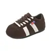 Tênis femininos 2026 novos casuais respiráveis para corrida leves versáteis estudante estilo Forrest Gump tênis de treino sapatos brancos