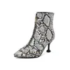 Sapatos femininos de salto alto plus size Europa e Estados Unidos 48 botas botinhas moda novo zíper frontal botas de couro bico fino 40 comércio exterior botas com rebites algodão