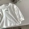 Moletom Infantil Primavera e Outono 2026 Novo Estilo Camiseta Infantil Gola Redonda Top Casual Solto Camiseta Básica Tendência para Crianças