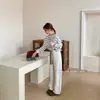 Pantalones de pierna curva para mujer, colección principios de otoño 2026, cintura elástica con cordón, pantalones de chándal de pierna ancha con costuras de contraste, pantalones largos casuales que estilizan y tienen buena caída
