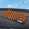 Panel de instrumentos de automóvil almohadilla antideslizante fuerte adsorción resistente a altas temperaturas decoración de coche estándar metálico almohadilla antideslizante placa de matrícula