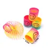 Educativo transfronterizo para niños tamaño pequeño cara sonriente degradado color Taiwán cierre de resorte anillo de plástico arcoíris regalo juguete pequeño venta al por mayor
