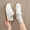 Venta al por mayor transfronteriza otoño 2026 zapatos de mujer transpirables zapatillas casuales versátiles zapatillas de running para estudiantes estilo Forrest Gump zapatillas de entrenamiento blancas