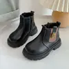 Botas Martin Forradas com Fleece para Meninas 2026 Outono/Inverno Novo Estilo Botas Curtas Casuais de Moda de Cano Médio para Crianças Maiores Botas de Couro para Meninas