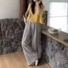 Conjunto casual moderno e versátil para mulheres, apresentando um colete estiloso sem mangas e calças casuais listradas, conjunto de duas peças para o verão de 2026