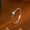 Anillo Sencillo de Plata S925 con Baño de Oro K de Cuatro Grapas con Diamante Solitario para Mujer, Anillo de Banda Fina Cerrada de Estilo Japonés de Alta Gama, Moderno
