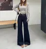 Calça jeans flare petite de quatro vias, confortável e modeladora, de algodão de Xinjiang, microflare preta para mulheres, versátil 2026