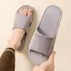 Fábrica en stock precio al por mayor baño baño sandalias antideslizantes pantuflas pantuflas para hombre y mujer resistentes al desgaste pantuflas de PVC