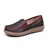 Sapatos Baixos Femininos de Primavera e Outono, Sapatos de Pano Old Beijing, Sapatos Macios Antiderrapantes para Avós, Sapatos Casuais Leves para Pessoas de Meia-Idade e Idosos