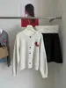 2026 Año Nuevo Rojo Caballo Pequeño Bordado Cuello Redondo Cardigan Tejido Mujer Invierno Versátil Holgado Cálido Suéter para Superponer 333