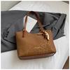 Bolsa Grande Elegante com Estampa de Leopardo para Mulheres 2025 Nova Bolsa Tote Retro de Alta Qualidade Grande Capacidade Casual para o Dia a Dia Bolsa de Ombro