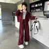 Conjunto estilo casual esportivo para meninas primavera e outono novo moderno crianças médias e grandes estilo versátil jaqueta calça pantalona conjunto de duas peças