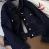 Nova jaqueta de seda brilhante com costura aparente, corte solto, gola de lapela, design retrô de nicho, jaqueta jeans curta casual para primavera