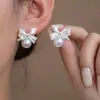 Brincos de Pérola com Laço de Agulha Prateada para Mulheres, Design de Nicho, Estilo Simples Vintage, Brincos Versáteis e Elegantes de Alta Qualidade