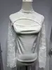 Estilo Europeo y Americano Verano Nuevo Sexy Atractivo Encaje Empalmado Diseño Calado Mangas de Campana Resaltando la Figura y Elegante Top Corto