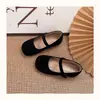Zapatos de princesa de moda para niñas 2026 primavera y otoño nuevos mocasines versátiles de gamuza para niños con suela blanda