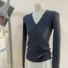 Suéter de punto negro con cuello en V, corte ajustado y manga larga para mujer, nuevo otoño 2025, suave, versátil, elegante, suéter base