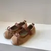 Zapatos infantiles retro de gamuza dulces para primavera y otoño, zapatos de princesa para niñas pequeñas, zapatos Mary Jane bajos para bebés