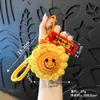 Colgante de girasol sonriente tejido a mano, un amuleto para aprobar exámenes, regalo de llavero inspirador y de bendición para estudiantes