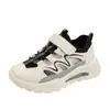 Zapatos Infantiles Primavera y Verano 2026 Estilo Nuevo Niños Casuales Suela Suave Malla Transpirable Huecos Zapatos para Correr Niñas Zapatos de Papá