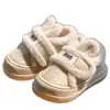 Inverno 2025 Novo Pelúcia Orelha de Coelho Velcro Sapatos Femininos com Roupa Exterior Chinelos Casuais Domésticos Chinelos de Algodão