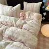 Juego de ropa de cama de cuatro piezas A-class de terciopelo de leche, fresco y simple, para otoño e invierno, cálido y engrosado, terciopelo de coral de doble cara, juego de tres piezas de dibujos animados