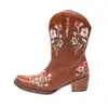 Botas vaqueras occidentales bordadas florales vintage de talla grande para comercio exterior transfronterizo, botas de montar con tacón grueso, botas bohemias de media pantorrilla para mujer