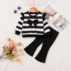 Conjunto de Duas Peças Preto e Branco Listrado com Laço para Bebês e Crianças Pequenas, Blusa de Manga Longa com Babados e Calça Flare para Meninas, Roupa Casual para Primavera e Outono