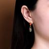 Pendientes largos y elegantes de estilo retro para mujer, con personalidad de jade natural, hoja de bambú y temperamento de palacio antiguo, Ciudad Prohibida de oro antiguo.