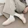 Mocassins Minimalistas Estilo Old Money de Pele de Ovelha Ultra Macia Primavera 2026 Salto Baixo Bico Redondo Couro Genuíno Corte Profundo Sapatos Femininos