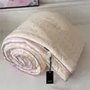 Manta de algodón tejida con patrón de nubes de grado A para otoño e invierno, adecuada para camas individuales o dobles, lavable a máquina, suave y cómoda para dormir, engrosada para abrigar, e ideal para primavera, otoño e invierno