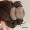 Presilhas de cabelo de pelúcia para outono e inverno para mulheres, acessórios de cabelo de luxo leve e de alta qualidade, presilhas elegantes para penteados presos, presilhas tipo tubarão estilo coreano para a parte de trás da cabeça