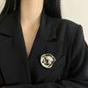 Otoño e Invierno Brillo Mínimo Cóncavo-convexo Irregular Ondulación de Agua Broche para Mujer Lujo Ligero de Alta Gama Versátil Pin para Traje Ramillete