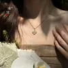 Mismo estilo que Puzuo Gold Shop, accesorios DIY de oro arenado, collar con colgante de trébol de cuatro hojas totalmente de diamantes para mujer, lujo ligero, sensación de alta gama, cadena para la clavícula