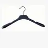 Percha antideslizante para tienda de ropa, venta al por mayor, de plástico, con pinza para pantalones, color negro, especial para colgar ropa de hombre y mujer.