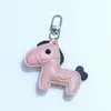 Huayang Llavero Colgante de Cuero de Caballo Personalizable Accesorios Decoración de Bolso DIY Llavero de Joyería PU Venta al por Mayor